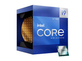 Der Intel Core i9-12900K wird in einer auffälligen Verpackung mit dekorativem Wafer ausgeliefert. (Bild: Intel / Amazon)