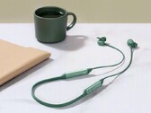 Die Huawei FreeLace Pro bieten eine noch längere Akkulaufzeit als ihre Vorgänger, geladen wird wie gehabt über den integrierten USB-C-Stecker. (Bild: Huawei)