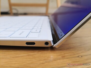 Deckel bis zum maximalen Winkel geöffnet