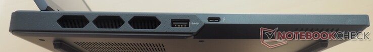 linke Seite: USB-A 3.2 Gen1, USB-C 3.2 Gen2 (inkl. DisplayPort 1.4 & 140 W Power Delivery)