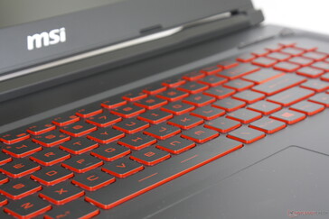 Die rote, dreistufige Tastaturhintergrundbeleuchtung ist nun standardmäßig dabei, während die weiße Beleuchtung im GL72 noch optional war