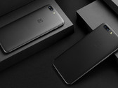 Das OnePlus 5 plagt einige Anwender mit Kinderkrankheiten wie dem Jelly-Scroll-Effekt.