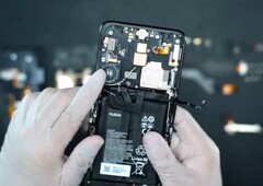 Im Inneren des Nubia Red Magic 6 Pro findet man bis zu 18 GB RAM und einen Akku, der mit 120 Watt geladen werden kann. (Bild: Nubia)