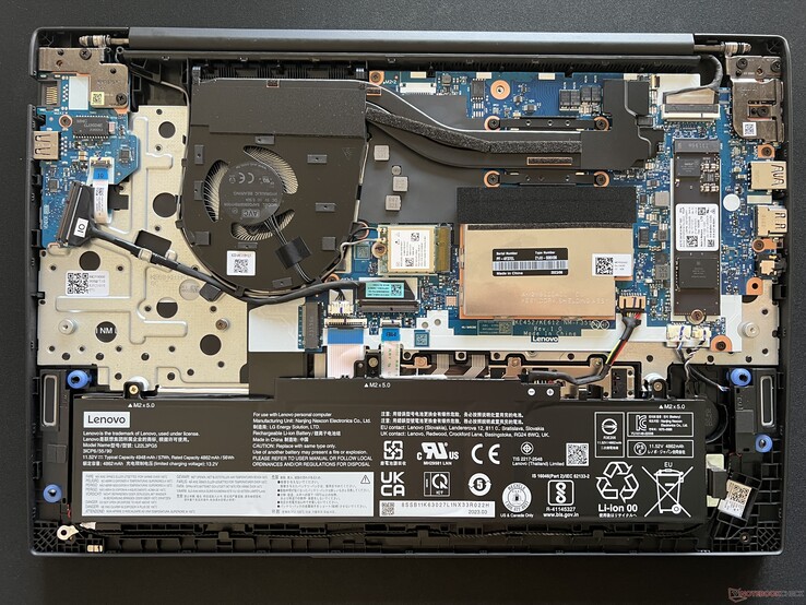 ThinkPad E16 G1 AMD zum Vergleich