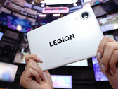 Das in Kürze erscheinende Legion Y700 Infinite soll mit dem Snapdragon 8 Elite Gen 5 Leading Version ausgestattet sein. Abbildung: das Tablet in der weißen Farbvariante.