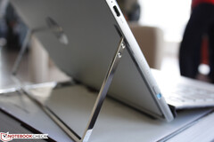 Das neue HP Spectre x2 kommt mit einem eingebauten Stand aus Edelstahl