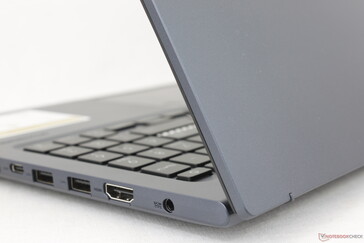 Von oben bis unten glatte, matte Oberflächen. Fingerabdrücke sammeln sich nicht so schnell wie befürchtet