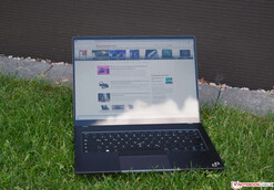 Das PrimeBook Circular im Schatten