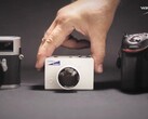 Die Micro Mirrorless von Yashica und I'm Back kombiniert einen kleinen Sony-Sensor mit Wechselobjektiven. (Bild: Yashica)