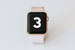 Software-Updates dauern bei der Apple Watch Series 3 deutlich länger als man erwarten würde. (Bild: Marcin Nowak, bearbeitet)