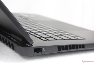 Deckel in einem maximalen Winkel von nur ~140 Grad geöffnet