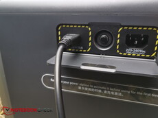 Angeschlossenes Solarladekabel mit XT60-Stecker