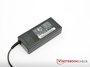 Das Netzteil ist ebenfalls recht handlich.