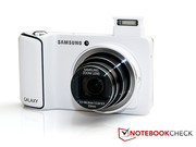 Galaxy Camera mit ausgeklapptem Blitz