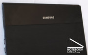 Das Samsung X360-Premium SU9300 Black weiß durch schlichtes Schwarz zu gefallen.