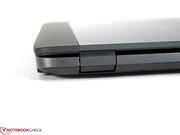 Die Scharniere halten den Bildschirm hervorragend in Position.