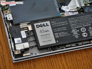 Darunter verbirgt sich der 43-Wh-Akku ...