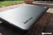 Lenovo setzt größtenteils auf eine matte Soft-Touch-Oberfläche,