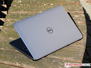 besteht unter anderem aus Aluminium und Kohlefaser.