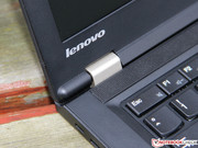 ...sie halten das Display auch bei Erschütterungen fest im Griff.