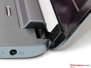 Etwas minderwertig erscheinen die ungenauen Displayscharniere.