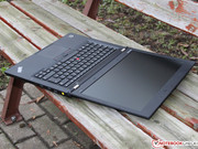 Der maximale Öffnugnswinkel beträgt mehr als 180 Grad.