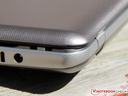 Ein feines Muster ziert sowohl den Deckel...