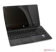 Dafür bekommt der Kunde einen 15,6-Zoller mit spiegeldem Display.