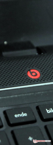 Über der Tastatur befinden sich zwei Lautsprecher.