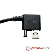 Für das Power Media Dock wird der USB 3.0-Port sowie der Netzteil-Anschluss beansprucht.