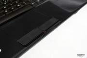 Das Touchpad sowie die dazugehörigen Tasten fallen recht groß aus.