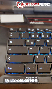 Die Tastatur wurde in Kooperation mit SteelSeries entwickelt.
