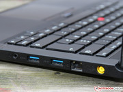 So gibt es nur zwei USB-Ports und keinen Dockingstation-Anschluss.