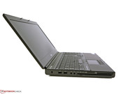 Dafür muss man ein etwas klobigeres und schwereres Gehäuse in Kauf nehmen,...