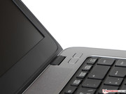 Die Scharniere halten den Deckel fest in Position.