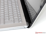 Das mit 1.600 x 900 Pixeln auflösende Display...