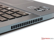 ...dessen Abwärme seitlich aus dem Gehäuse geleitet wird.