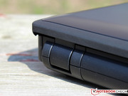 sind die straffen Displayscharniere, ...