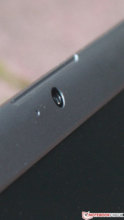 ...Videotelefonate können mittels der 1,3 Megapixel-Webcam geführt werden.