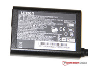 65 Watt leistet das Netzteil, fast das Doppelte des Maximalbedarfs.