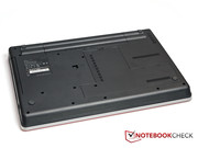 Die Rückseite des ThinkPad Edge E525, ohne Docking Port.