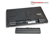 Der Akku klappert leicht und hat etwas Spiel.