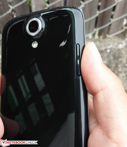 Die Position der Lautstärkewippe ist gewöhnungsbedürftig.