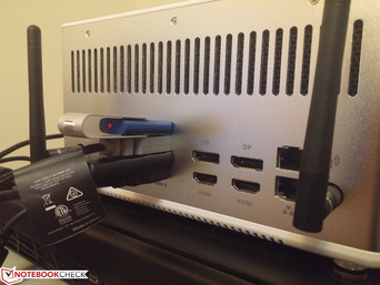 Allerdings wäre mehr Platz zwischen den USB-Ports jedoch wünschenswert.