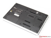 Schwarzer Kunststoff beherrscht die Unterseite, ...