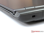 Schwarzer Kunststoff und metallisch-glänzende Oberflächen...