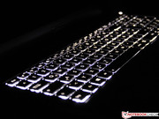 Nachts erhellen LEDs das Keyboard.