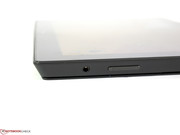 Mikropfoneingang und Kopfhörerausgang sind in einer 3,5-mm-Klinke-Buchse kombiniert.