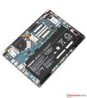 Nun lässt sich die Bodenplatte abnehmen.