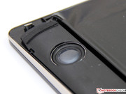 Dieser soll die integrierten Lautsprecher bei der Basswiedergabe unterstützen.